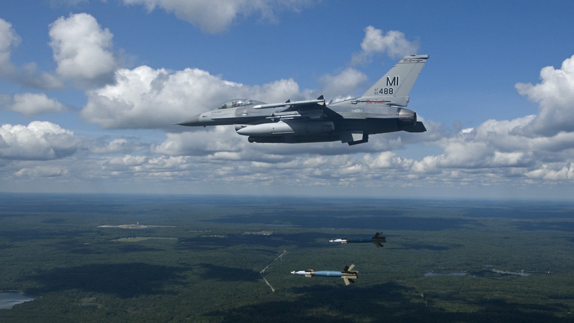 主力球员表现稳定,多球员贡献进球,球队的主力是什么位置