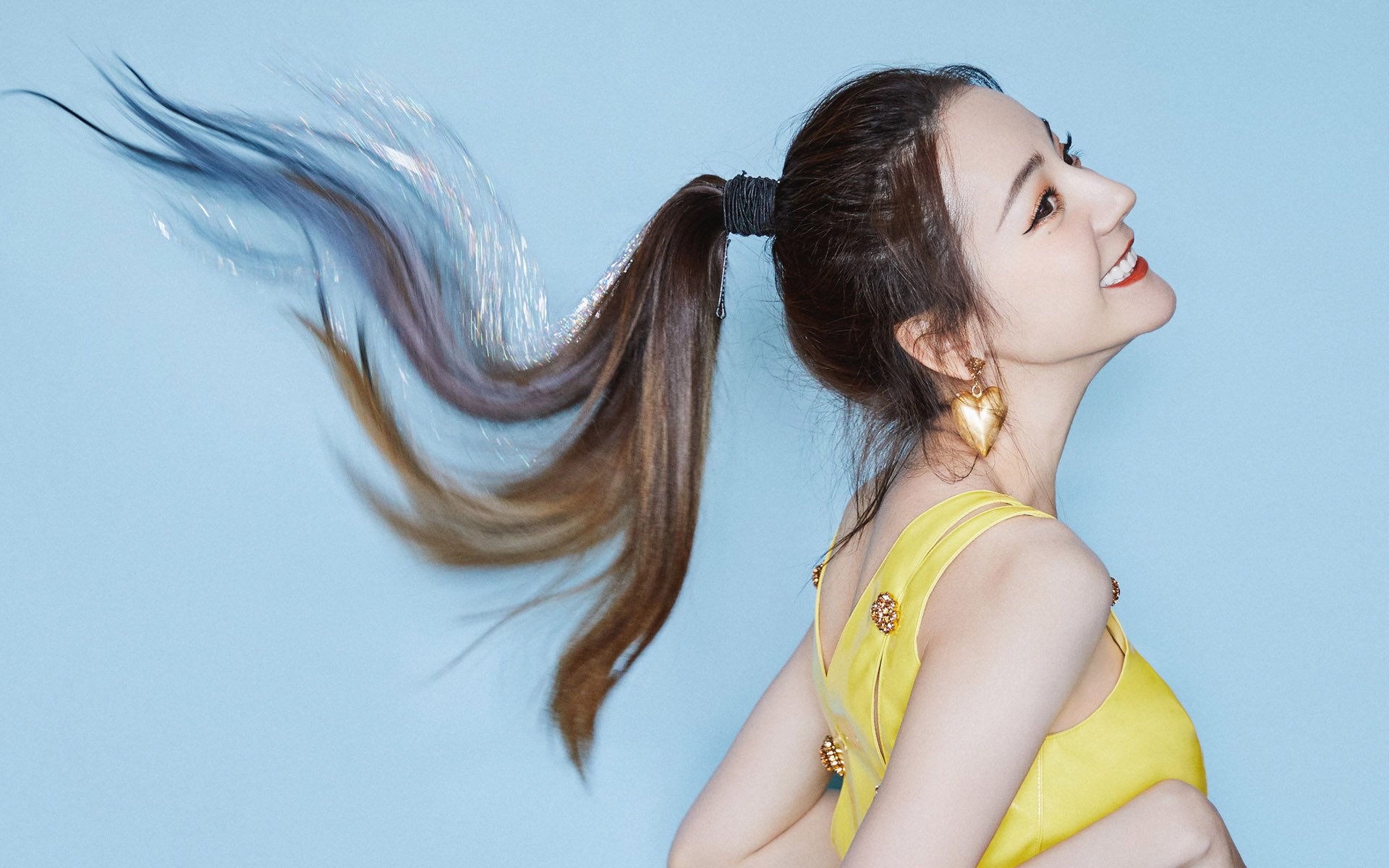 倒三角中场形成控场优势,倒三角进攻